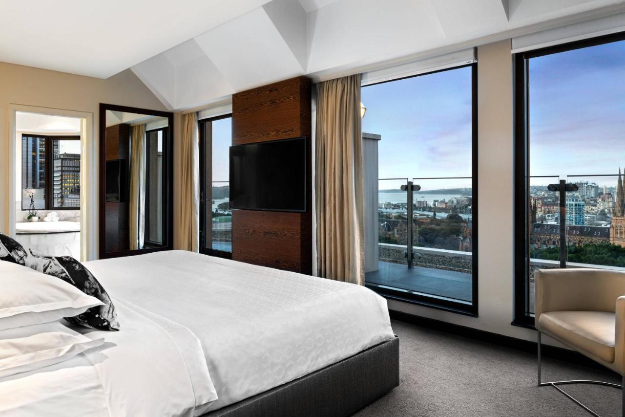 Sheraton Grand Sydney Hyde Park Zewnętrze zdjęcie A bedroom at the hotel