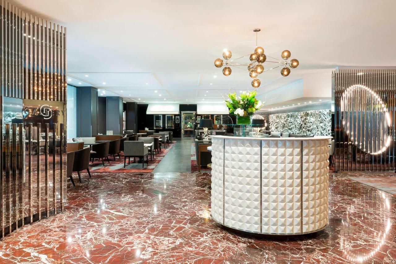 Sheraton Grand Sydney Hyde Park Zewnętrze zdjęcie The lobby of the hotel