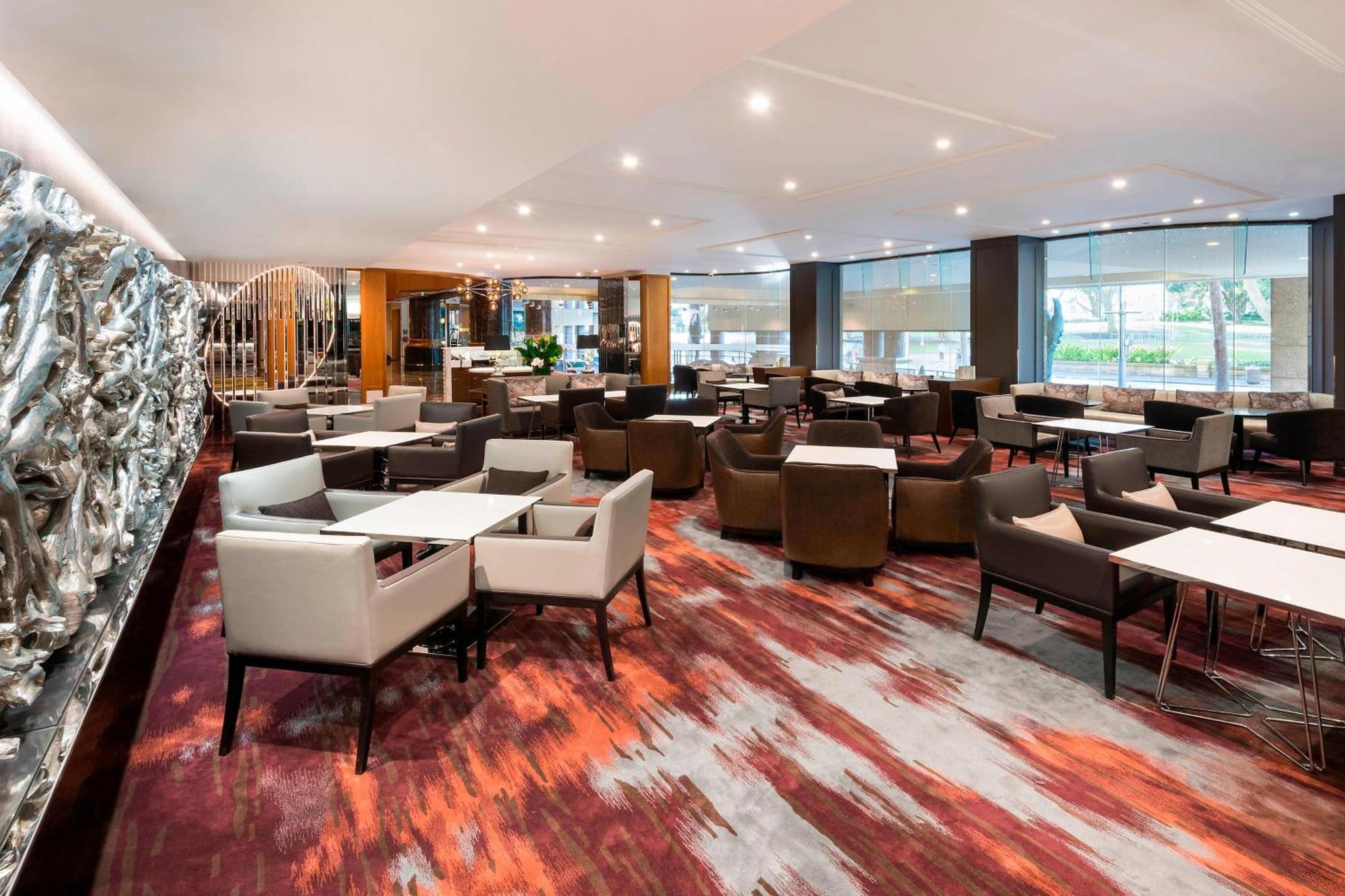 Sheraton Grand Sydney Hyde Park Zewnętrze zdjęcie The lounge at the airport