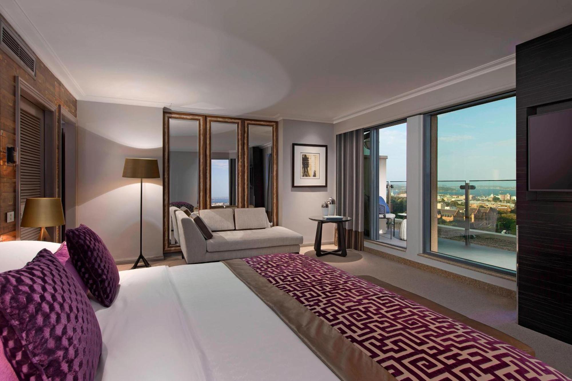 Sheraton Grand Sydney Hyde Park Zewnętrze zdjęcie The bedroom of a typical apartment
